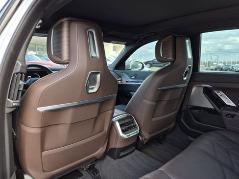 Certified 2023 BMW 760i xDrive w/ Parking Assistance Package image 29