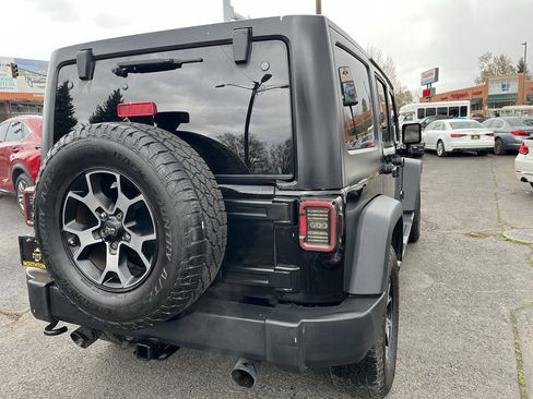 Used 2015 Jeep Wrangler Unlimited Rubicon w/ Max Tow Package image 7