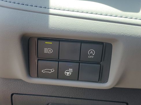 Used 2024 Toyota Highlander Limited AWD/4WD image 23