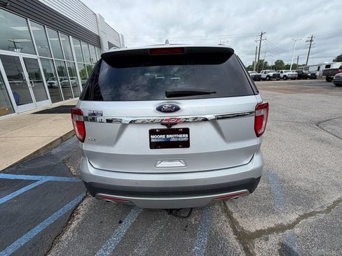 Used 2017 Ford Explorer XLT w/ Equipment Group 202A FWD image 7