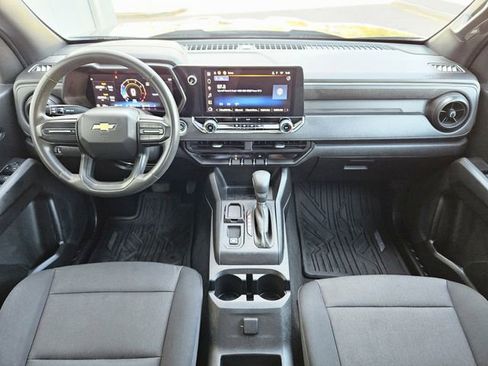 Used 2024 Chevrolet Colorado W/T image 15