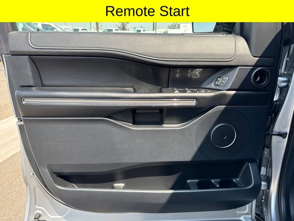 Used 2020 Ford Expedition Max XLT w/ Equipment Group 202A AWD/4WD image 14