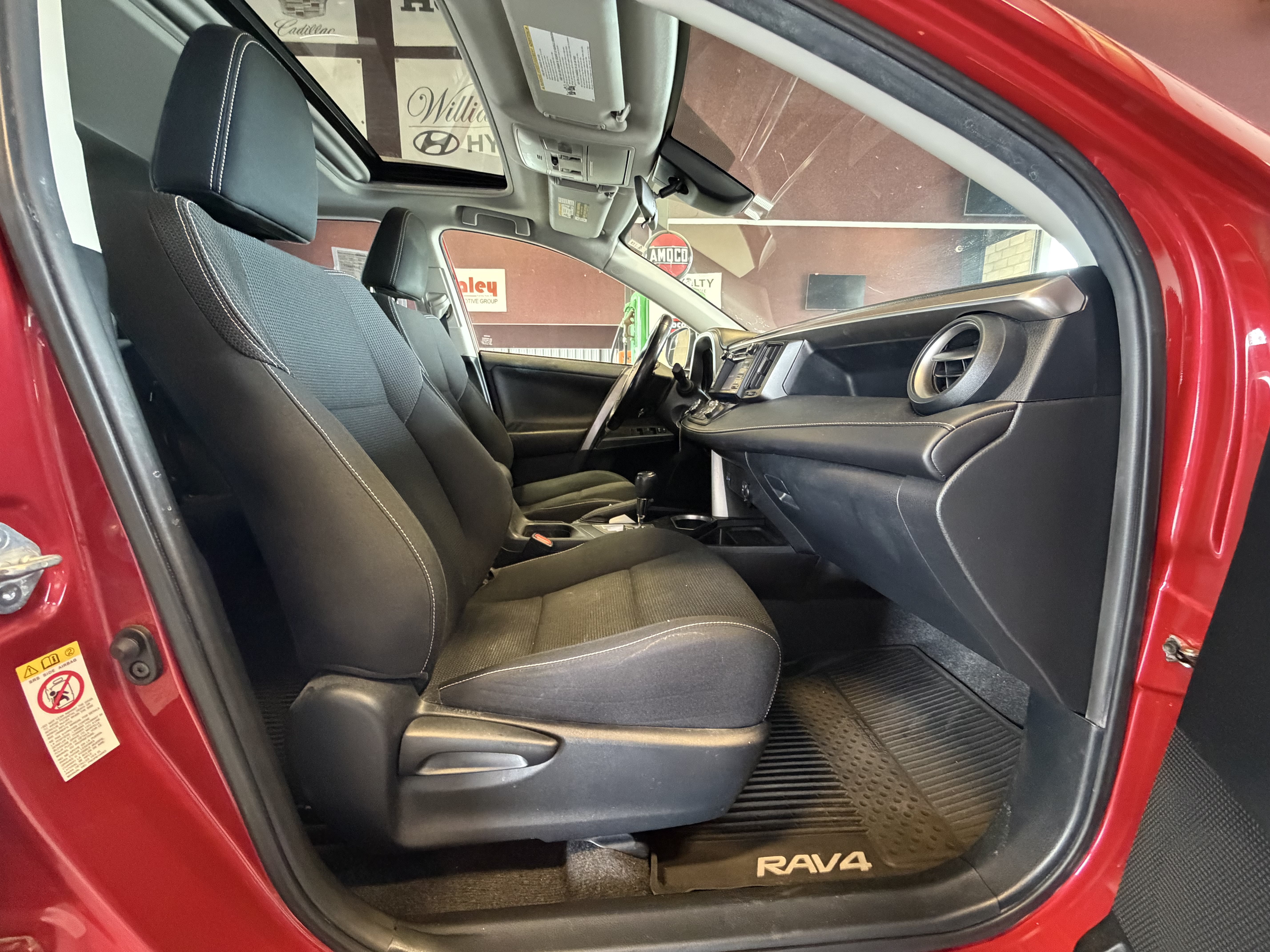 Used 2017 Toyota RAV4 XLE w/ Carpet Mat Package AWD/4WD image 16