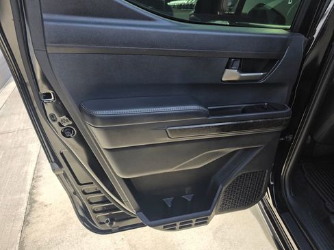 Used 2024 Toyota Tacoma Limited w/ Limited Package (LT) image 9