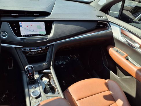 Used 2024 Cadillac XT5 Sportv w/ Technology Package AWD/4WD image 3