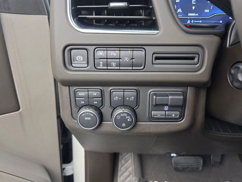 Used 2024 Chevrolet Tahoe LT w/ Luxury Package AWD/4WD image 27