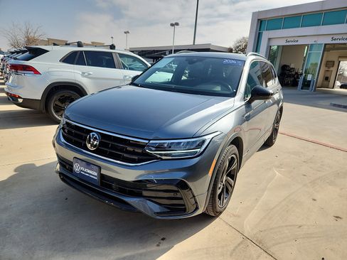 Certified 2024 Volkswagen Tiguan SE R-Line image 3