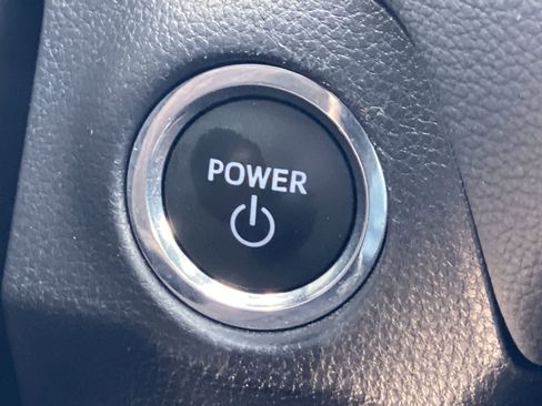 Used 2025 Toyota RAV4 XLE image 32