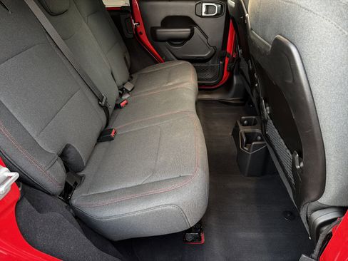 Used 2025 Jeep Wrangler Unlimited Rubicon image 16