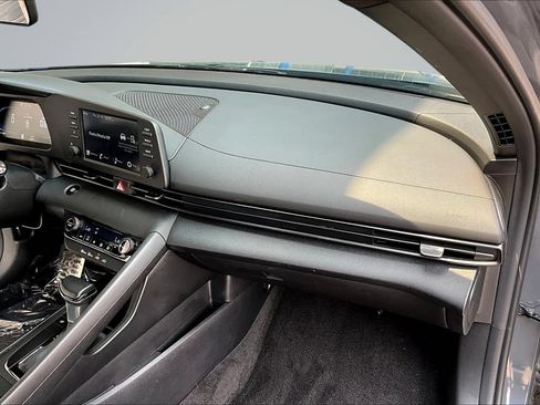 Used 2025 Hyundai Elantra Sport FWD image 25