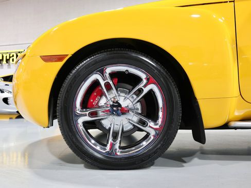 Used 2005 Chevrolet SSR w/ Preferred Equipment Group image 38