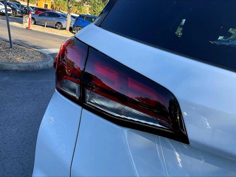 Used 2023 Chevrolet Equinox LT image 28