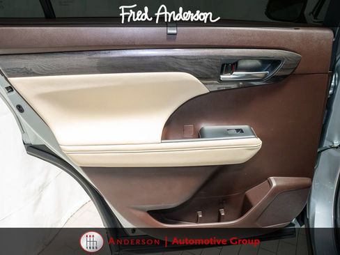 Used 2022 Toyota Highlander Limited AWD/4WD image 13