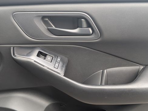 Used 2025 Nissan Rogue S AWD/4WD image 21