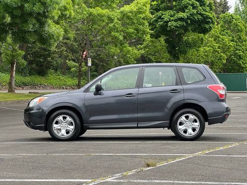 Used 2014 Subaru Forester 2.5i AWD/4WD image 2