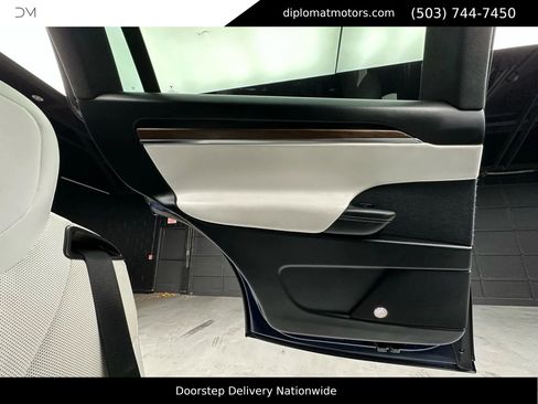 Used 2022 Tesla Model X image 34