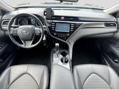 Used 2018 Toyota Camry SE FWD image 14