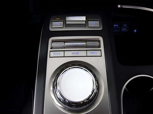 Used 2025 Genesis GV70 3.5T Sport AWD/4WD image 17