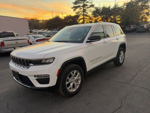 Used 2023 Jeep Grand Cherokee Limited image 3