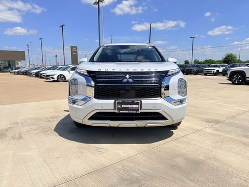Used 2024 Mitsubishi Outlander SEL AWD/4WD image 2