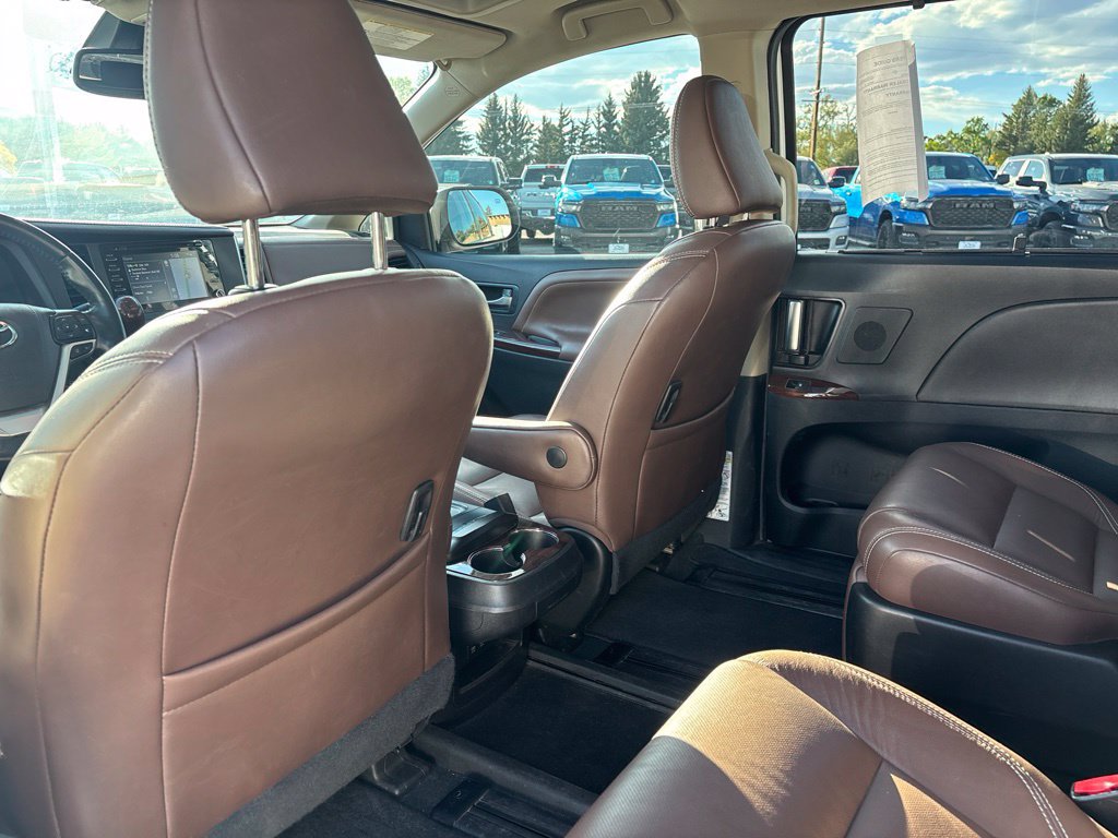 Used 2019 Toyota Sienna Limited Premium FWD image 23