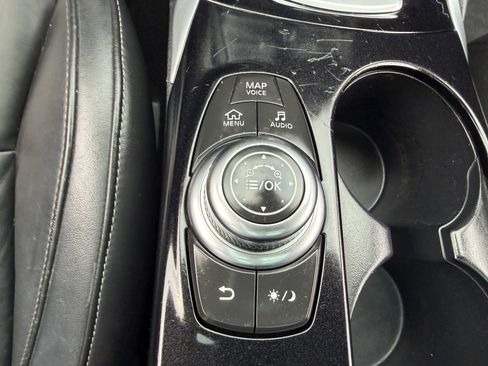 Used 2017 INFINITI QX30 Premium w/ Navigation Package image 38