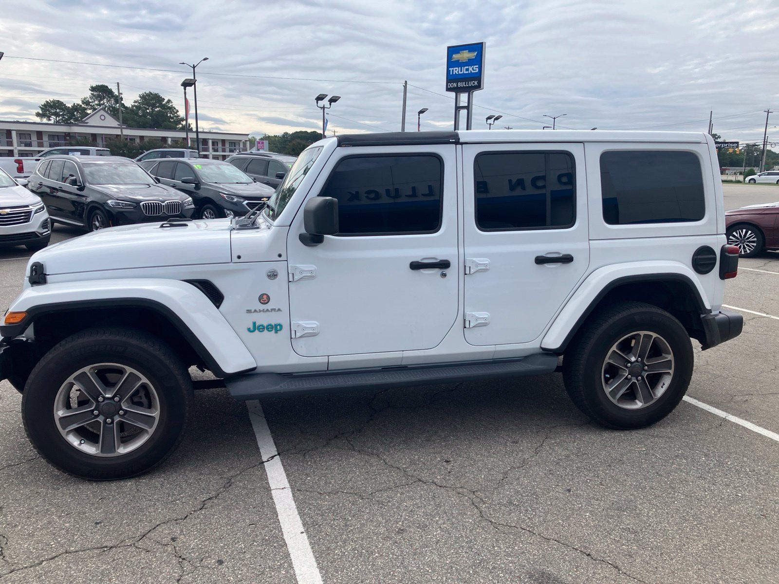 Used 2020 Jeep Wrangler Unlimited Sahara w/ Dual Top Group AWD/4WD image 2