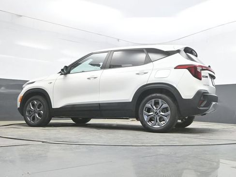 Used 2024 Kia Seltos LX AWD/4WD image 27