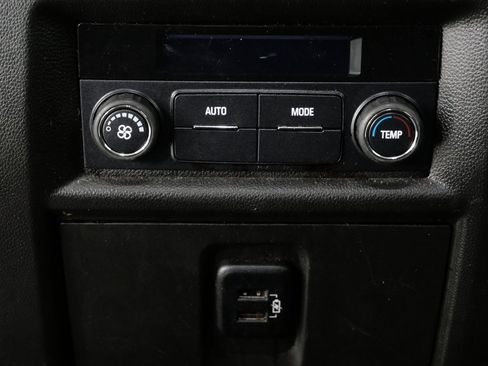 Used 2018 Chevrolet Traverse LT image 25