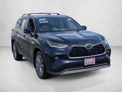Used 2022 Toyota Highlander Platinum AWD/4WD image 3