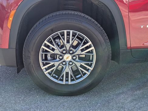 Used 2025 Chevrolet Traverse LT FWD image 10