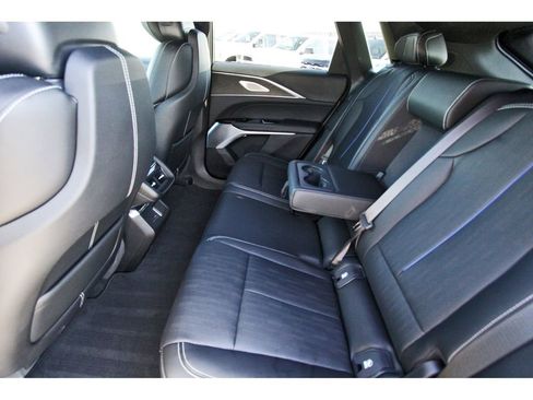 Used 2025 Cadillac Lyriq Sport image 7