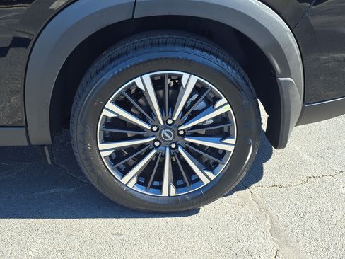 New 2026 Nissan Pathfinder Platinum image 32