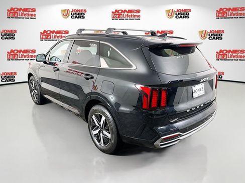 Used 2022 Kia Sorento S image 2