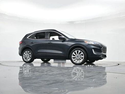 Certified 2022 Ford Escape Titanium w/ Titanium Elite Package image 37