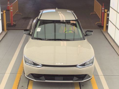 Used 2024 Kia EV6 Light AWD/4WD image 3