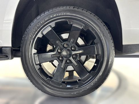 Used 2020 GMC Yukon SLT w/ Graphite Performance Edition image 11