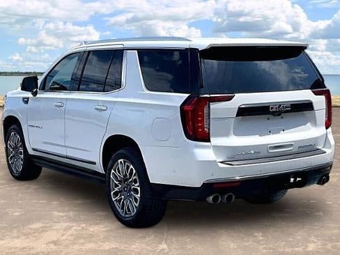 Used 2023 GMC Yukon Denali Ultimate w/ LPO, Floor Liner Package AWD/4WD image 4