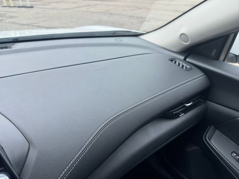 Used 2025 Nissan Sentra SV image 31