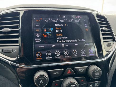 Used 2020 Jeep Grand Cherokee Altitude image 19