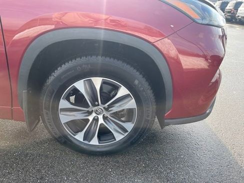 Used 2022 Toyota Highlander XLE image 43