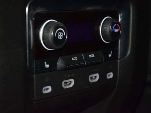 Used 2024 Chevrolet Suburban High Country w/ Advanced Technology Package image 42