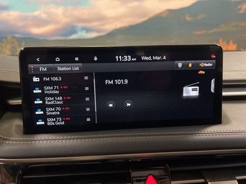 Used 2025 Genesis G70 2.5T image 32