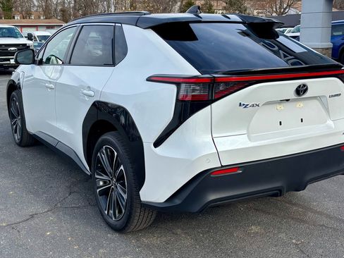 Used 2023 Toyota bZ4X AWD image 8