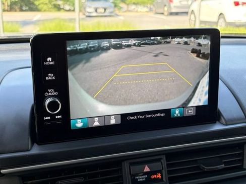 Used 2024 Honda Pilot Touring image 23