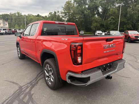New 2025 GMC Sierra 1500 SLE w/ Preferred Package image 3
