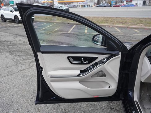 Used 2023 Mercedes-Benz S 580 4MATIC Sedan w/ 3D Technology Package image 32