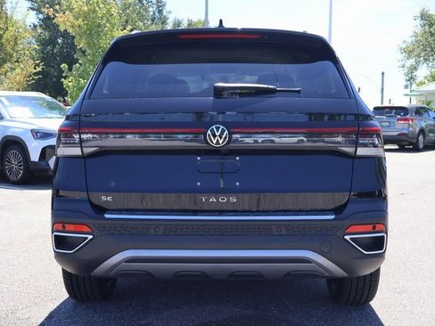 Certified 2025 Volkswagen Taos SE image 6