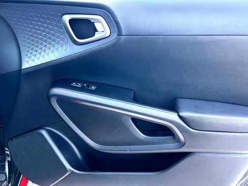 Used 2021 Kia Soul GT-Line image 11