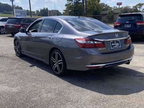Used 2016 Honda Accord Touring image 3